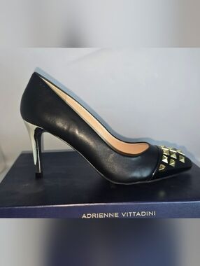 ADRIENNE VITTADINI Nena Smooth Patent Pumps. Size 8